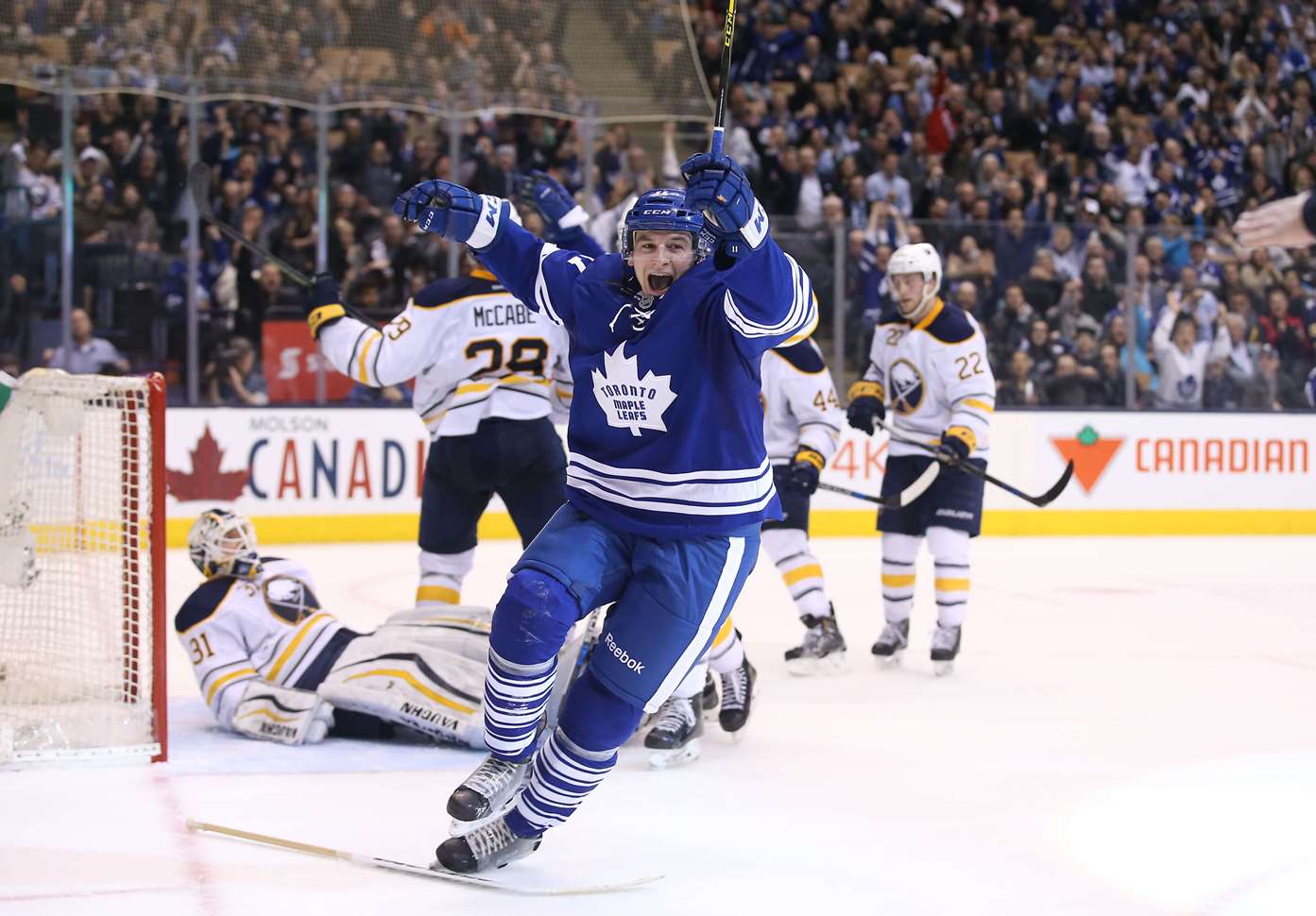 Toronto Maple Leafs: Re-signing Zach Hyman should be a priority