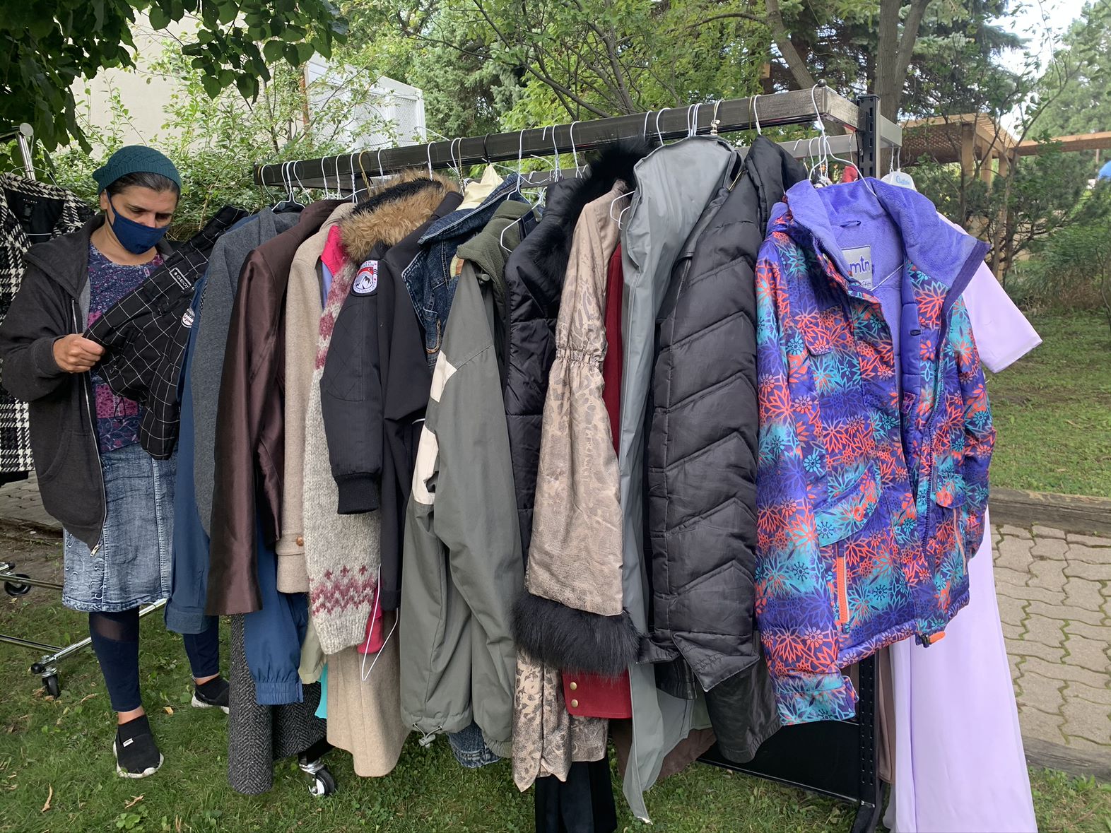 Volunteers Sought for B’nai Brith Canada’s Important Pop-Up Clothing Stores