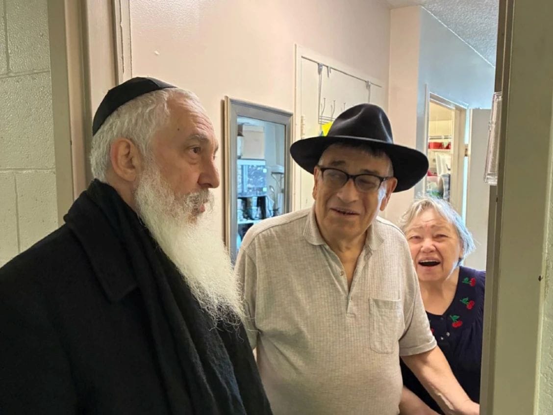 Jewish seniors replace stolen prayer scrolls after 20 ripped from Toronto...